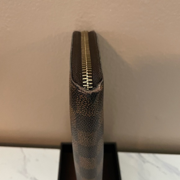 Louis Vuitton Damier Ebene timeless and iconic Zip Wallet - Picture 7 of 9